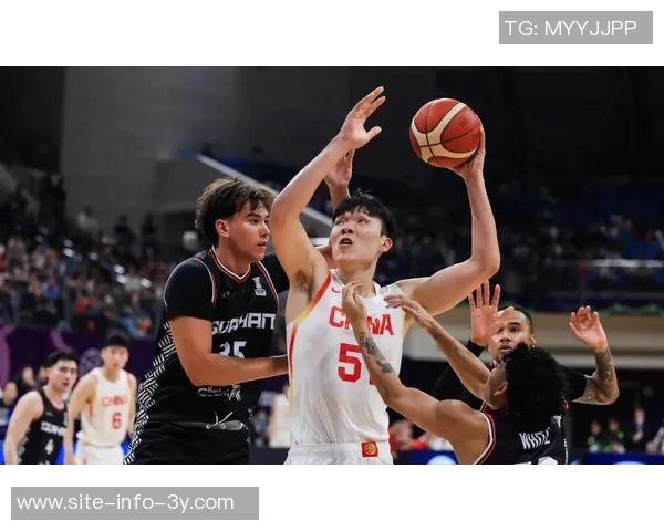 拜合拉木在比赛中表现平平仅出场12分钟贡献1次传球和1次犯规评分仅为61分